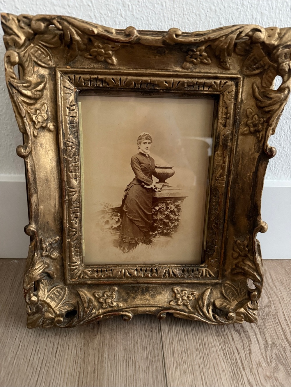 Ornate Gold Decorative Picture Frame 12”x10” - Picture 3 of 4